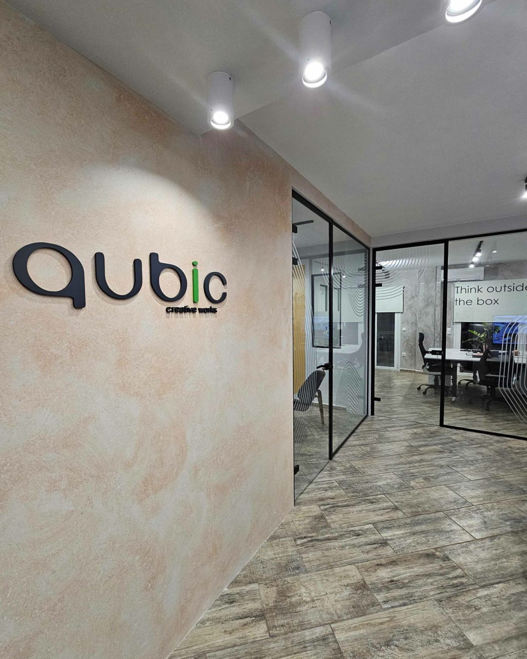Qubic- Ανακαίνιση Κατασκευή Σχεδιασμός Ιατρείου